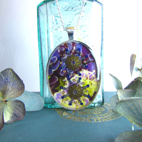 Currant pendant